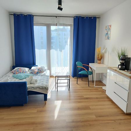 ワルシャワUroczy Apartament Z Miejscem Na Auto W Garazuアパートメント エクステリア 写真