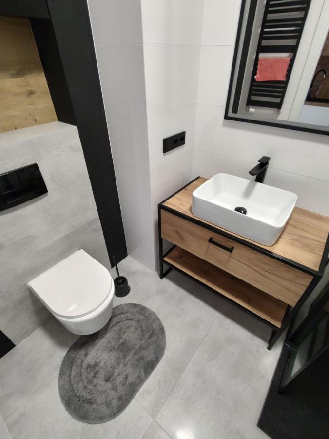 ワルシャワUroczy Apartament Z Miejscem Na Auto W Garazuアパートメント エクステリア 写真