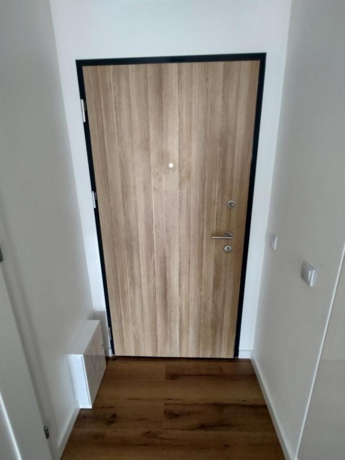ワルシャワUroczy Apartament Z Miejscem Na Auto W Garazuアパートメント エクステリア 写真