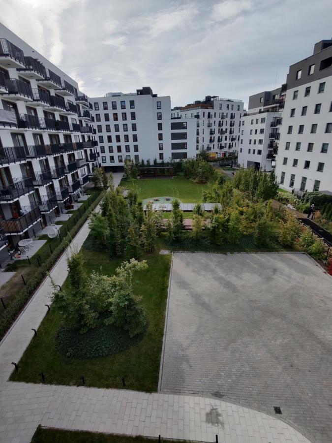 ワルシャワUroczy Apartament Z Miejscem Na Auto W Garazuアパートメント エクステリア 写真