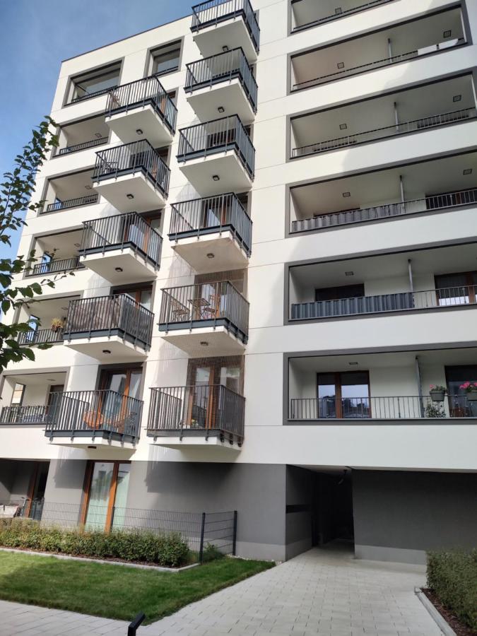 ワルシャワUroczy Apartament Z Miejscem Na Auto W Garazuアパートメント エクステリア 写真