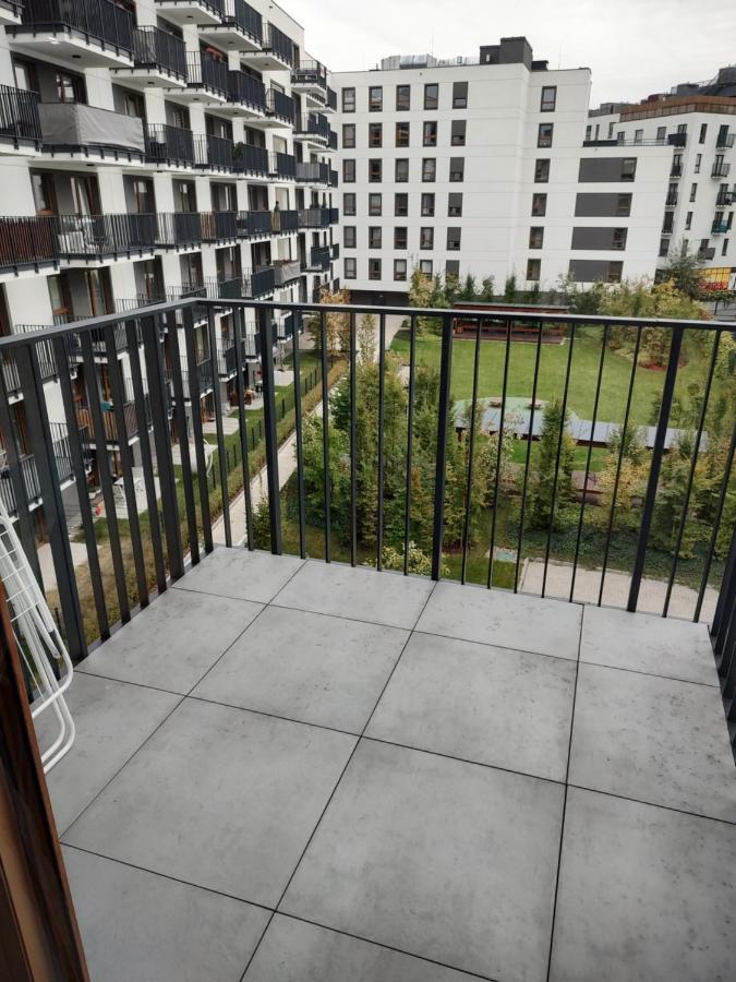 ワルシャワUroczy Apartament Z Miejscem Na Auto W Garazuアパートメント エクステリア 写真