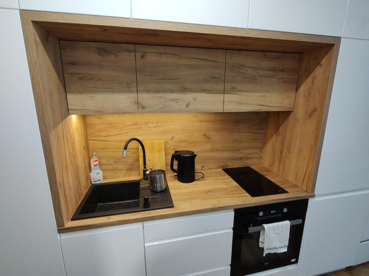 ワルシャワUroczy Apartament Z Miejscem Na Auto W Garazuアパートメント エクステリア 写真