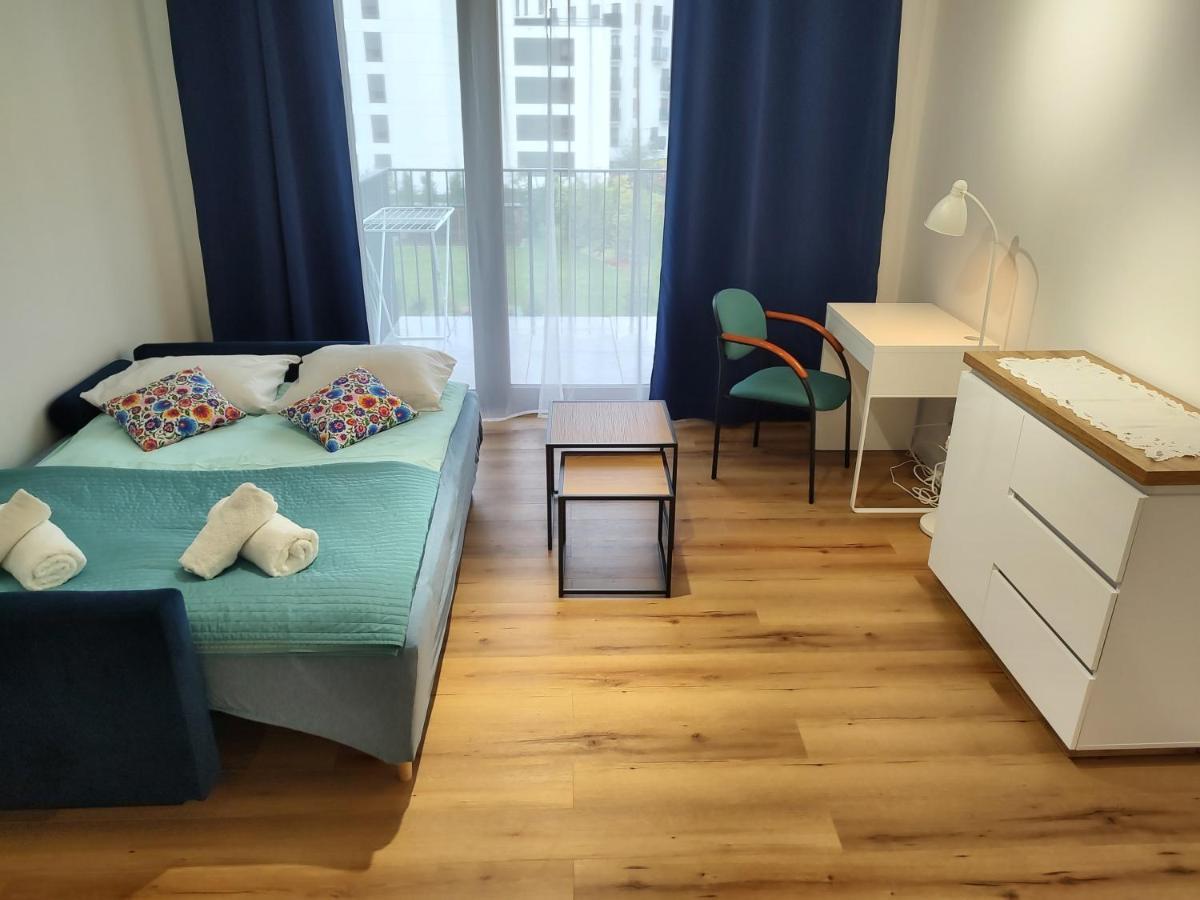 ワルシャワUroczy Apartament Z Miejscem Na Auto W Garazuアパートメント エクステリア 写真