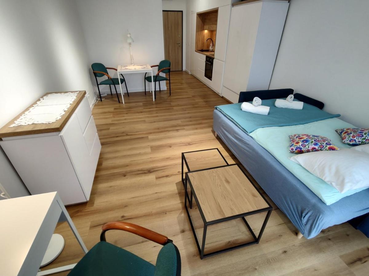ワルシャワUroczy Apartament Z Miejscem Na Auto W Garazuアパートメント エクステリア 写真