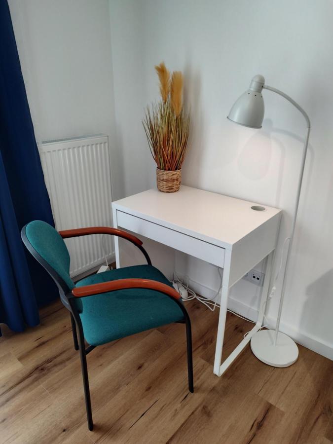 ワルシャワUroczy Apartament Z Miejscem Na Auto W Garazuアパートメント エクステリア 写真