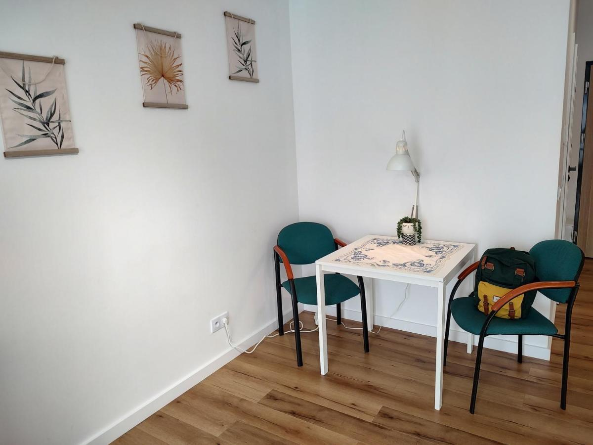 ワルシャワUroczy Apartament Z Miejscem Na Auto W Garazuアパートメント エクステリア 写真